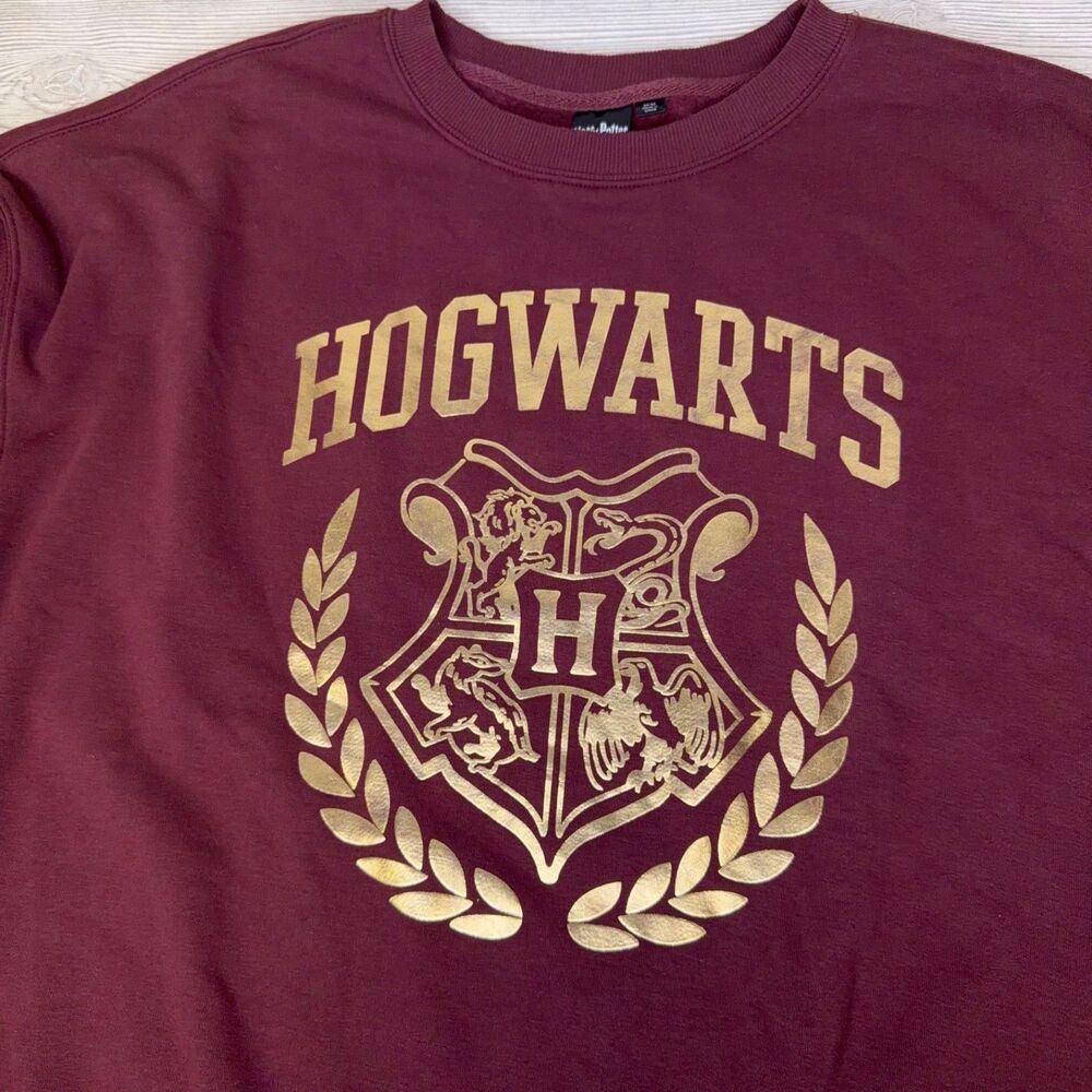 Harry Potter HOGWARTS Crewneck Sweatshirt Size Medium Maroon w/ Gold Crest